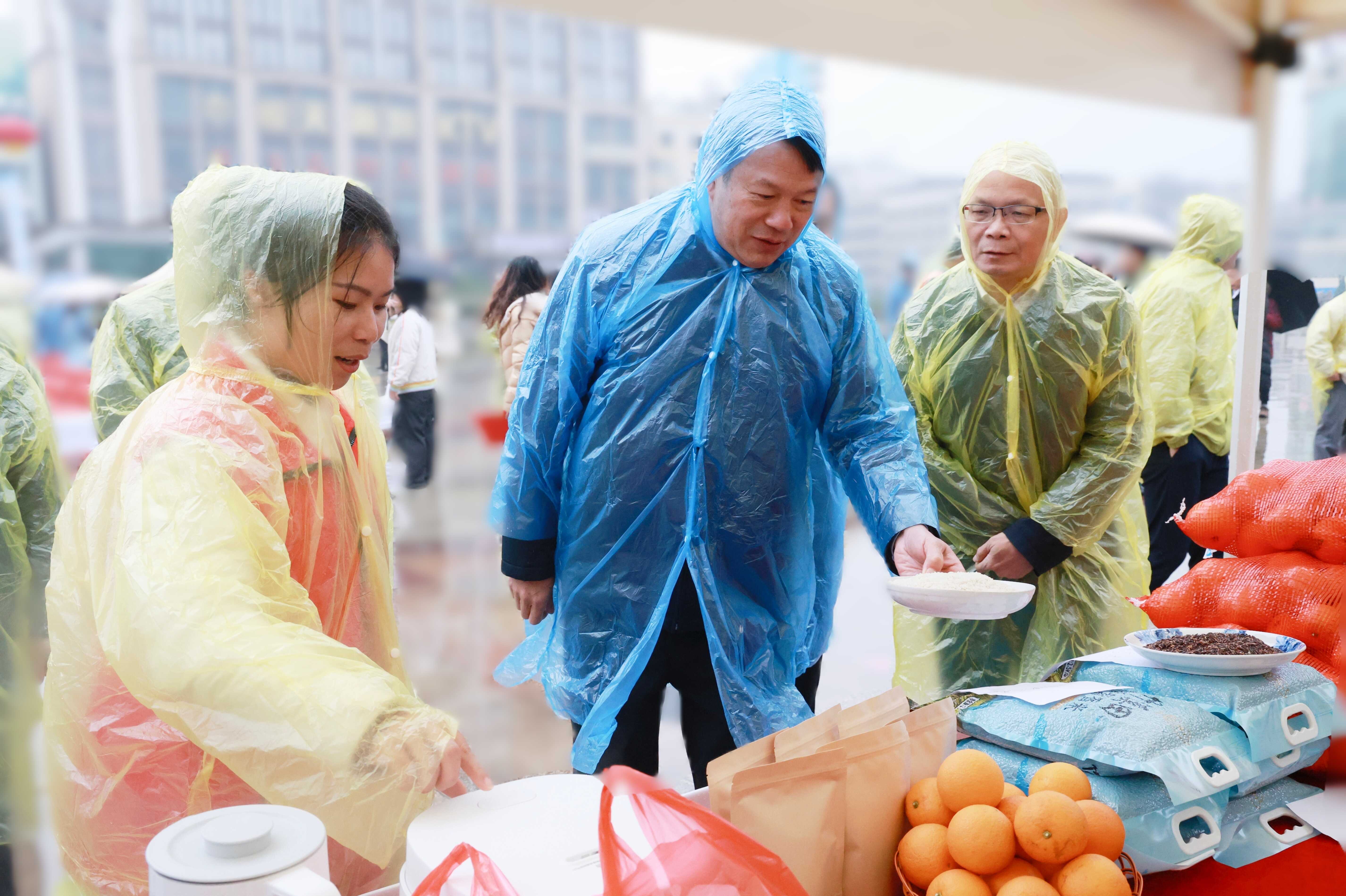 农产品展销会现场。 (2).jpg