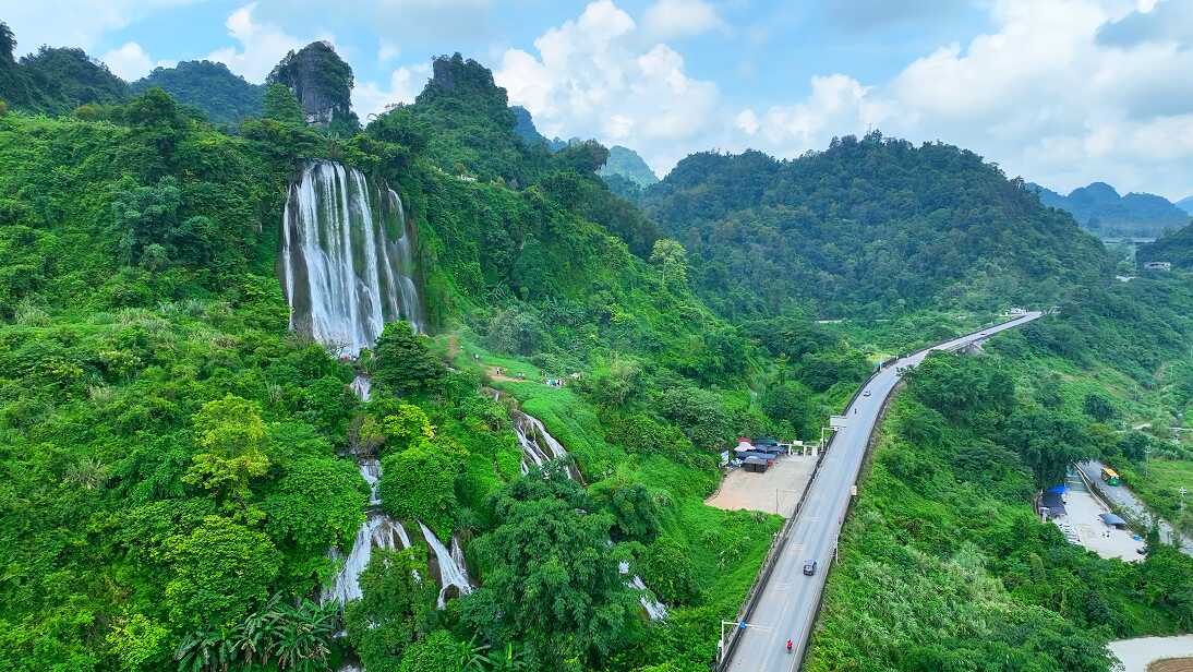 三叠岭瀑布路段图片。.png