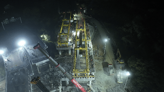 新右江大桥T梁架设 班鹤赢摄.gif