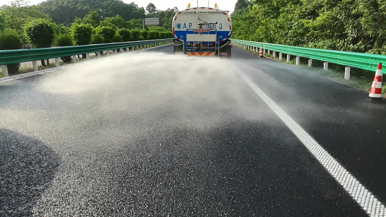 排水沥青路面使用效果,排水沥青路面使用寿命与sma沥青玛蹄脂路面相当